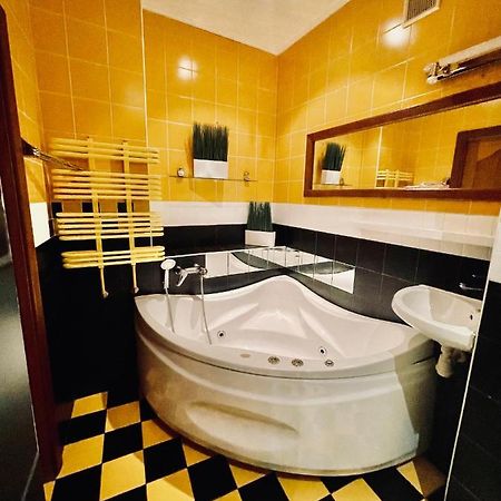 Apartment Near Zybitskaya 明斯克 外观 照片