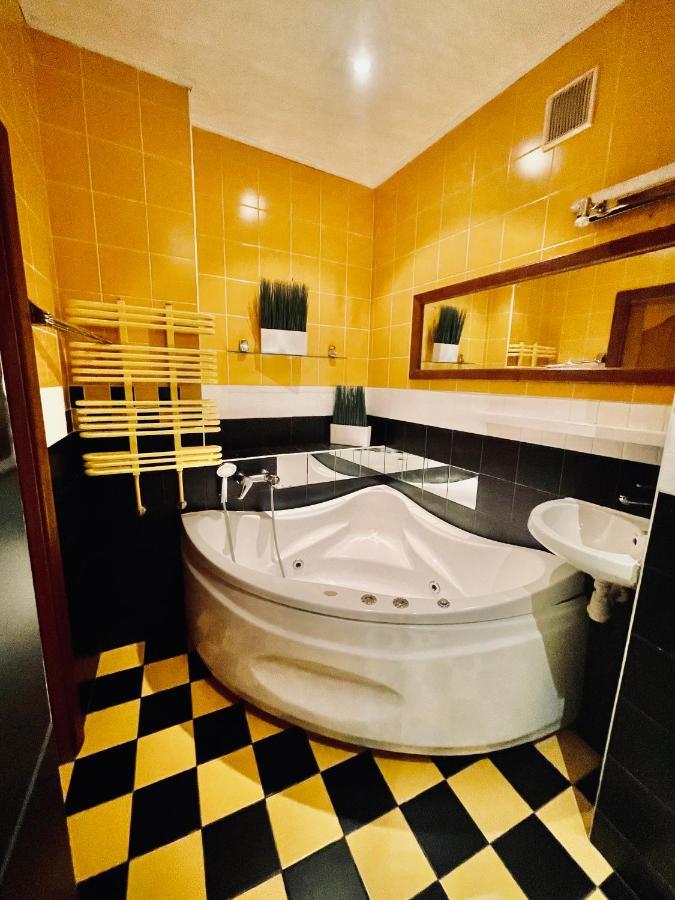 Apartment Near Zybitskaya 明斯克 外观 照片